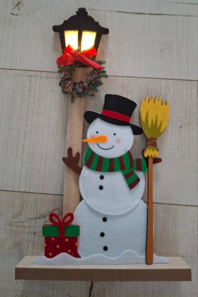 Leuke decoratieve sneeuwpop met lantaarn, Ophalen of Verzenden, Zo goed als nieuw