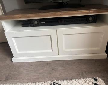 Houten kastje walnoot hout beschikbaar voor biedingen