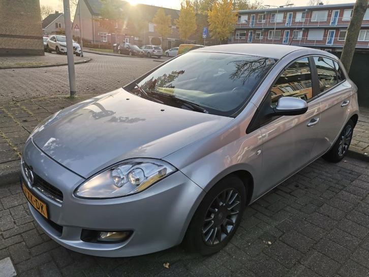 Fiat Bravo 1.4 16V Navi/Bluetooth/Cruise/NAP/AIRCO, Auto's, Fiat, Particulier, Bravo, ABS, Achteruitrijcamera, Airbags, Airconditioning