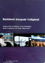 Basisboek integrale veiligheid, Boeken, Studieboeken en Cursussen, Ophalen of Verzenden, Alpha, Zo goed als nieuw, HBO