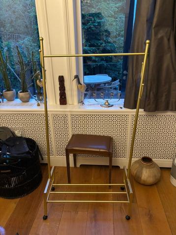 Goudkleurig kledingrek te koop zo goed als nieuw beschikbaar voor biedingen