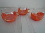 Drie ouderwetse retro oranje theeglazen, Huis en Inrichting, Keuken | Servies, Ophalen of Verzenden, Overige stijlen, Kop(pen) en/of Schotel(s)