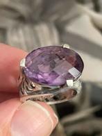 Zilverkleurige vintagering  met een natuurlijke amethist, Ophalen of Verzenden, Dame, Zilver, Kleiner dan 17