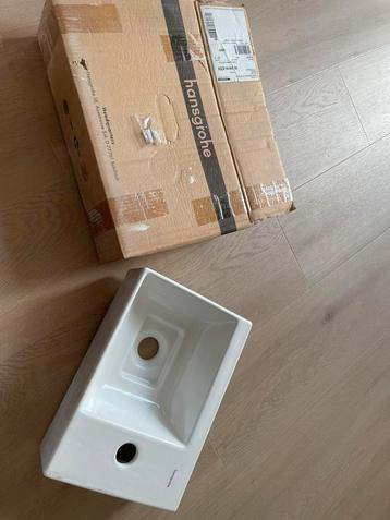 Hansgrohe Xevolos E Toilet Sinks – Left & Right-Hand Design beschikbaar voor biedingen