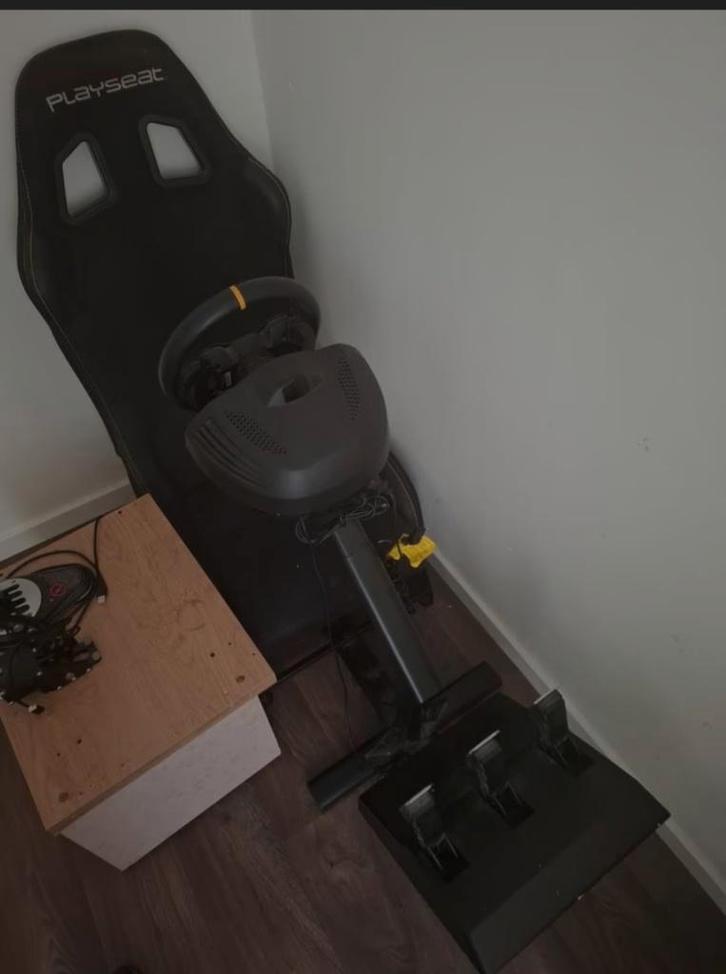 Thrustmaster leather version met playseat, Spelcomputers en Games, Spelcomputers | Overige Accessoires, Zo goed als nieuw, Ophalen of Verzenden