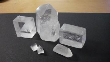 Helder geslepen Bergkristal beschikbaar voor biedingen
