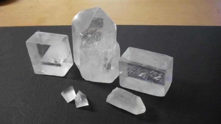 Helder geslepen Bergkristal, Verzamelen, Mineralen en Fossielen, Mineraal, Ophalen of Verzenden