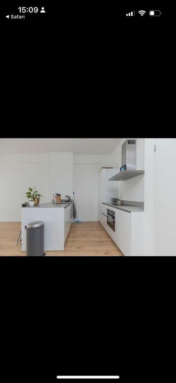 Strakke moderne hoogglans eilandkeuken + GEDEMONTEERD beschikbaar voor biedingen