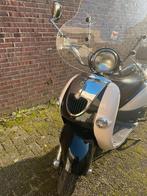 BTC Grande Retro Scooter (Geel Kenteken),  met helm en slot, Fietsen en Brommers, Scooters | Overige merken, Ophalen, Gebruikt