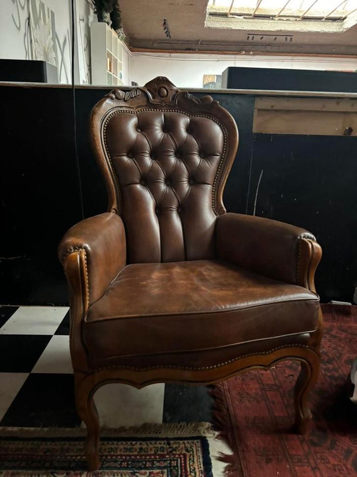 2 Chesterfield fauteuils met houten frame, Huis en Inrichting, Fauteuils, Gebruikt, Hout, Leer, 50 tot 75 cm, 75 tot 100 cm, Ophalen