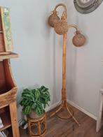 Vintage mid-century rotan bamboe vloerlamp., Huis en Inrichting, Lampen | Vloerlampen, Ophalen, Gebruikt