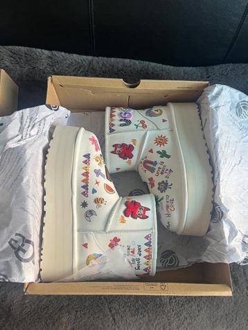 UGG Classic Mini Boot 'Humberto Cruz Pop Sketch' Maat 39 beschikbaar voor biedingen