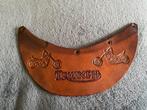 Triumph. Oude vintage leren klep voor motorhelm. Zie foto’s., Overige typen, Triumph, Ophalen of Verzenden, Dames