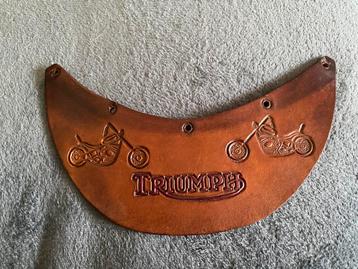 Triumph. Oude vintage leren klep voor motorhelm. Zie foto’s. beschikbaar voor biedingen