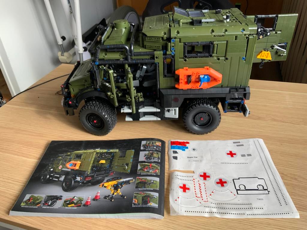 Rescue truck en F1 auto, Ophalen of Verzenden, Zo goed als nieuw, Overige schalen, Auto offroad