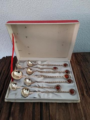 Verzilverde Theelepels & Suikerlepel met amber Nieuwstaat beschikbaar voor biedingen