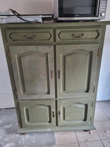 Groene oude kast, echt hout, heel zwaar beschikbaar voor biedingen