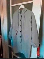 Nieuwe jas met capuchon beige van kleur en steekzakken., Ophalen of Verzenden, Zo goed als nieuw, Beige