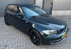 BMW 1-Serie 2.0 120I 5DR AUT 2008 Zwart yountimer, Auto's, BMW, 65 €/maand, Achterwielaandrijving, 1995 cc, Zwart