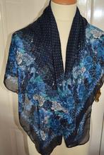 shawl, Pieces, mooi groot vierkant shawl, blauw met bloemen, Pieces, Ophalen of Verzenden, Zo goed als nieuw, Sjaal