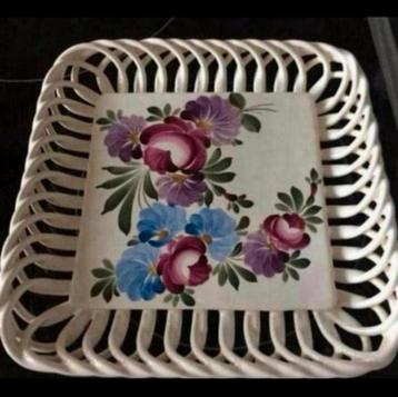 Brocante Handbeschilderd (Bonbon) Schaal , gesigneerd beschikbaar voor biedingen