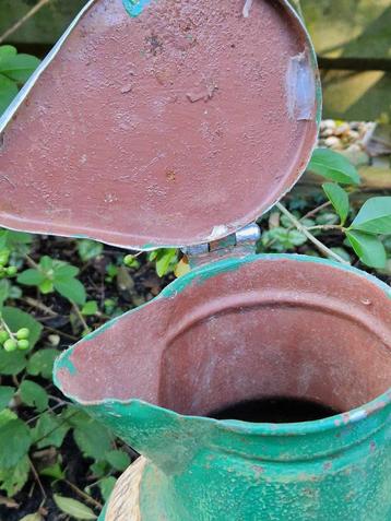 Antieke ijzeren kan voor karnemelk met deksel (brocante) beschikbaar voor biedingen