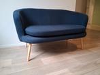 Mooie blauwe tweezitsbankje, Huis en Inrichting, Ophalen, Eenpersoons, 75 tot 100 cm, Zo goed als nieuw