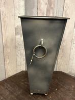 Decoratieve ijzeren vaas, Antiek en Kunst, Ophalen