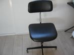 Stevige goeie zwarte leren verstelb burostoel 4 wielen €65,-, Huis en Inrichting, Ophalen, Zo goed als nieuw, Zwart