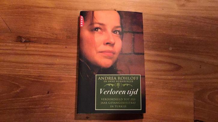 Verloren Tijd - Andrea Rohlhoff, Boeken, Romans, Gelezen, Nederland, Ophalen of Verzenden