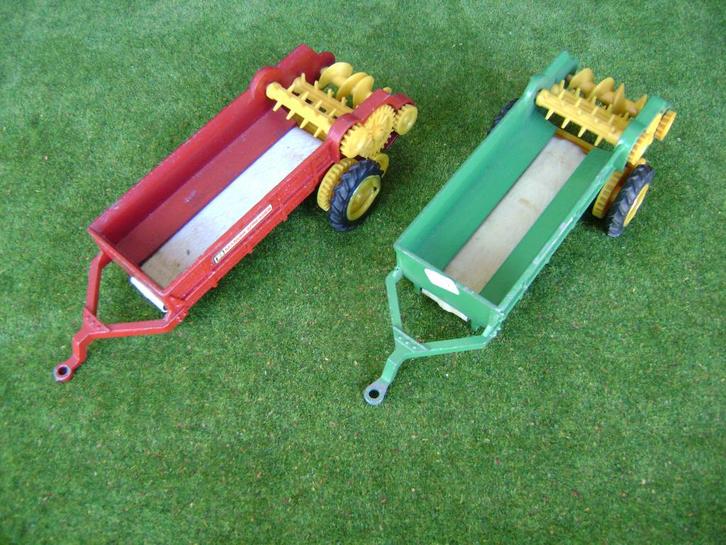 'Manure Spreader' mestverspreider van Britains nr. 9540, Hobby en Vrije tijd, Modelauto's | 1:32, Zo goed als nieuw, Tractor of Landbouw