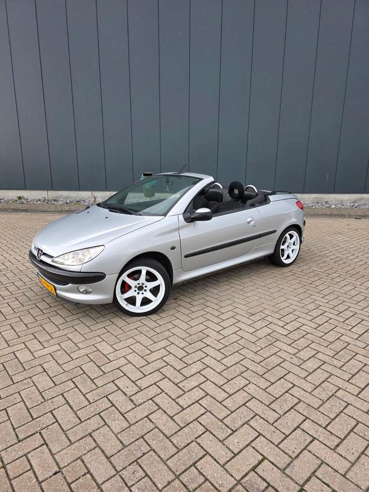 Peugeot 206 1.6 16V CC 2002 Grijs, Auto's, Peugeot, Particulier, Airbags, Centrale vergrendeling, Cruise Control, Electronic Stability Program (ESP)
