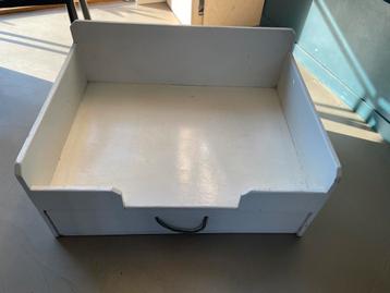 Gratis honden bak met lade beschikbaar voor biedingen