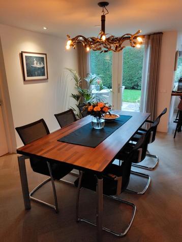 Prachtige Leolux NELL design eettafel plus fijne stoelen  beschikbaar voor biedingen