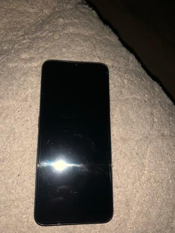 Telefoon 128GB met originele lader beschikbaar voor biedingen