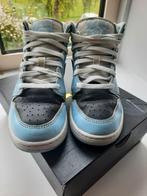 nike  air jordan 1 mid ze zijn blauw met zwart, Kinderen en Baby's, Kinderkleding | Schoenen en Sokken, Schoenen, Gebruikt, Ophalen of Verzenden