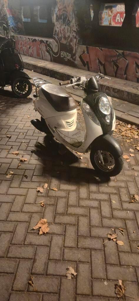 Sym mio 4t, Fietsen en Brommers, Scooters | Overige merken, Zo goed als nieuw, Maximaal 45 km/u, Benzine, Ophalen