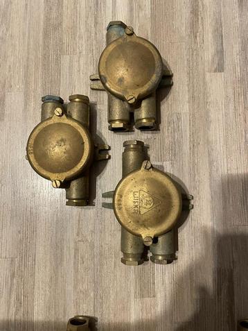 3 waterdichte bronzen lasdozen beschikbaar voor biedingen