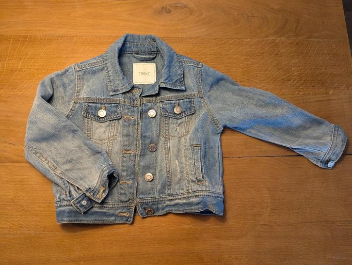 Spijkerjasje Next maat 104, Kinderen en Baby's, Kinderkleding | Maat 104, Zo goed als nieuw, Meisje, Jas, Ophalen of Verzenden