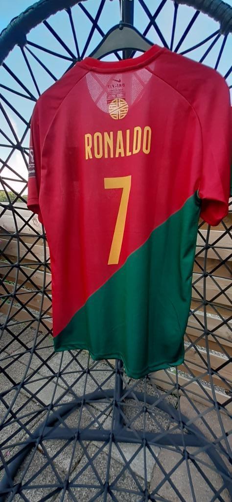 Rood / groen voetbal t-shirt Nike Ronaldo 7 Maat M ! Nieuw !, Kleding | Heren, T-shirts, Nieuw, Maat 48/50 (M), Rood, Ophalen of Verzenden