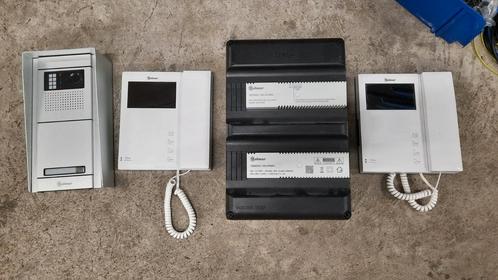 Intercom set van Golmar  2x telefoon 1x drukknop met Camera, Huis en Inrichting, Deurbellen, Zo goed als nieuw, Bedraad, Ingebouwde camera