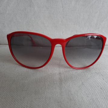 Zonnebril met rood montuur - nieuw - beschikbaar voor biedingen