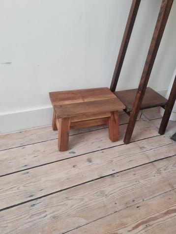 voeten/planten krukje  beschikbaar voor biedingen
