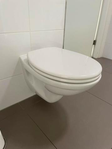 Toiletpot inclusief zitting beschikbaar voor biedingen