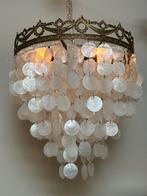 2 beschikbaar vintage capiz schelpen hanglampen brons frame, Baak interieur, Nieuw, Ophalen of Verzenden, Baak interieur