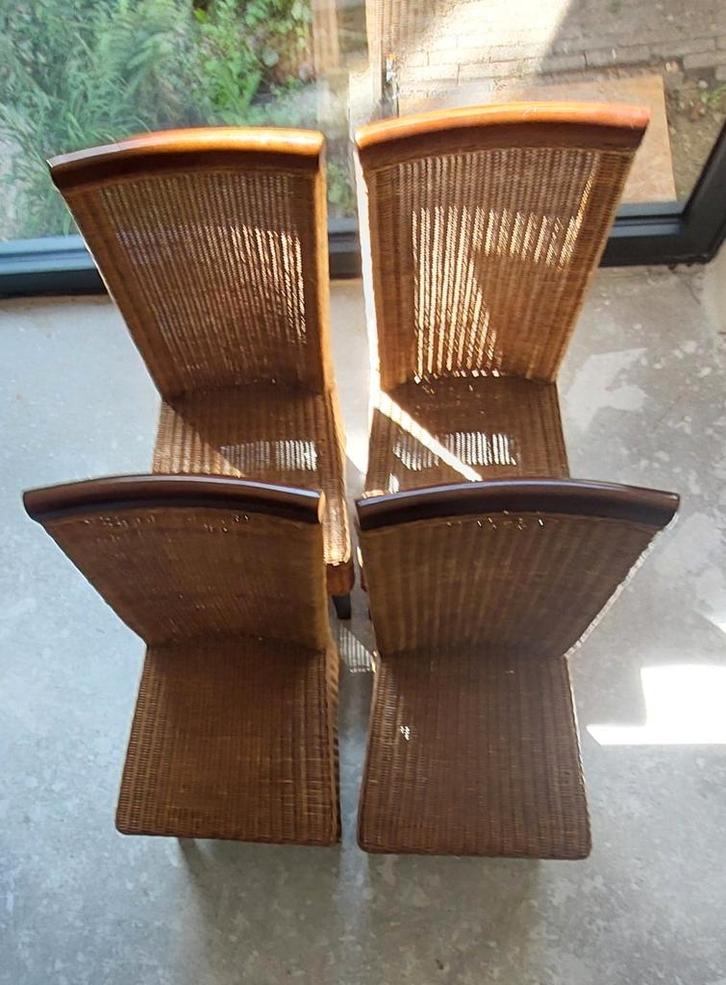 4 Stoelen met riet bekleding + Eiken Tafel (Uitschuifbaar), Huis en Inrichting, Stoelen, Gebruikt, Vier, Hout, Riet of Rotan, Bruin
