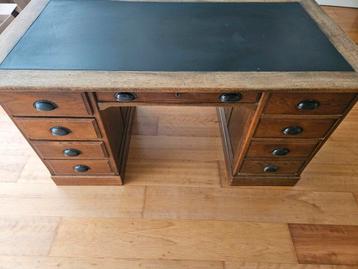 Klassiek vintage bureau partnerdesk beschikbaar voor biedingen