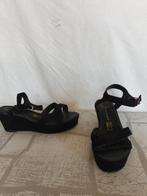 Stoere zwarte sleehak sandalen. Mt 39. Merk Atmosphere, Kleding | Dames, Schoenen, Zo goed als nieuw, ,, ,, Zwart