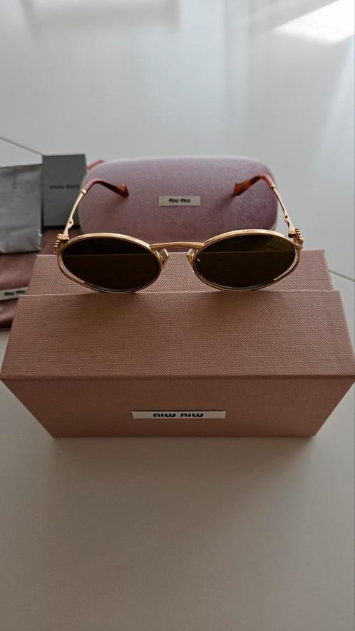 Miu Miu OMU 52YS zonnebril - nieuw - Brass Gold / Dark Brown, Sieraden, Tassen en Uiterlijk, Zonnebrillen en Brillen | Dames, Nieuw