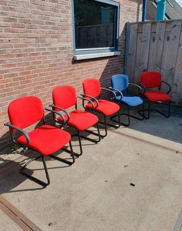 Nette kantoor/vergaderstoelen beschikbaar voor biedingen